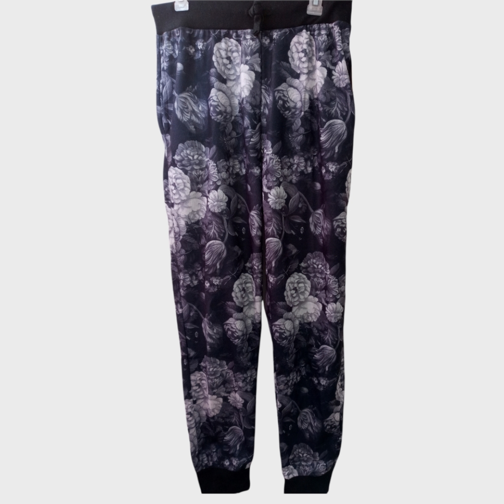 Diamonds & Threads Pants/ Joggers Size Medium/ Color Black/White/ Gray Floral
